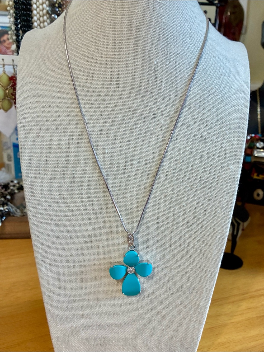Turquoise Petal Flower Pendant Necklace - Silver Tone.